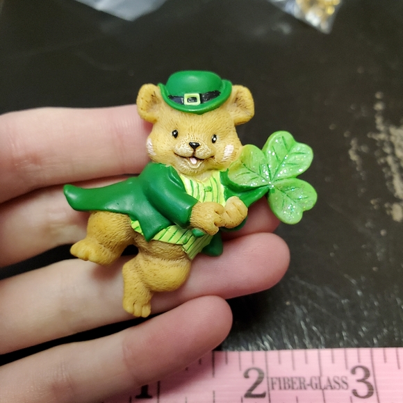 Happy Saint Patrick's day bear pin - Picture 3 of 4